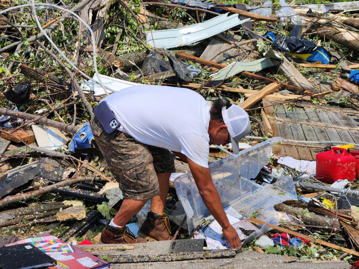 1,500 Volunteers Rally After Wisconsin Tornado Hits Menasha
