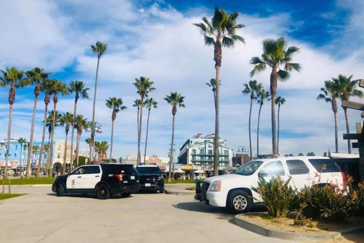 LA Kids Beach Cleanup Brings Families Together Sunday - Image 4