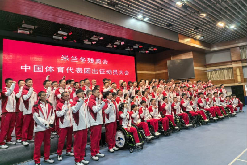 Chinese Paralympic athletes training on snow, preparing for Milano Cortina 2026 Winter Games competition