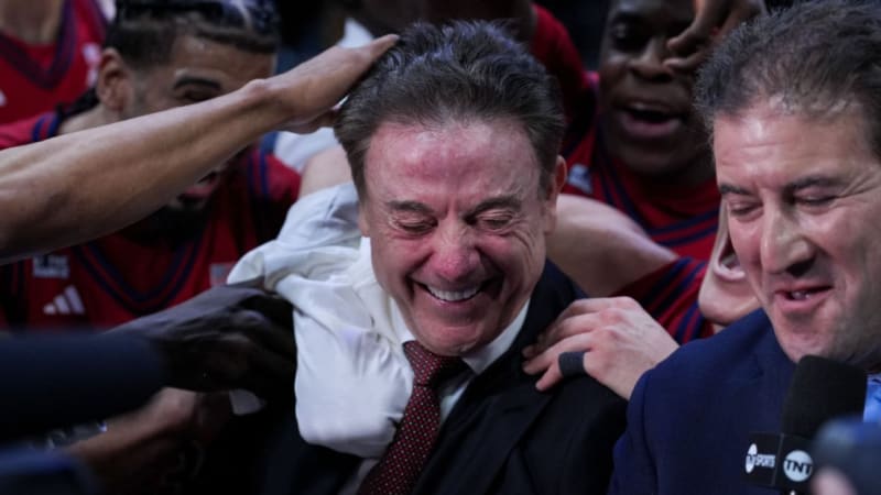 Rick Pitino Hits 900 Wins With Son Coaching Other Team