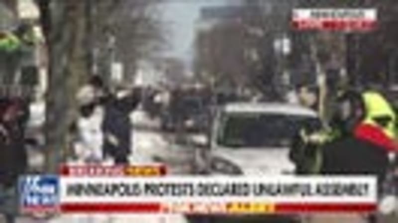 Young Moose Takes Over Utah Ski Slope in Viral Moment - Image 5