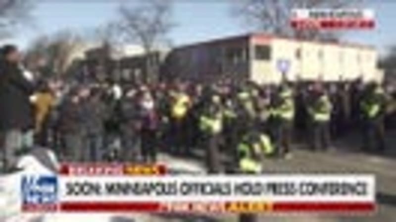 Young Moose Takes Over Utah Ski Slope in Viral Moment - Image 3