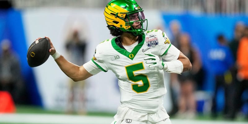 Oregon QB Dante Moore Stays in School Despite Top Draft Status - Image 2