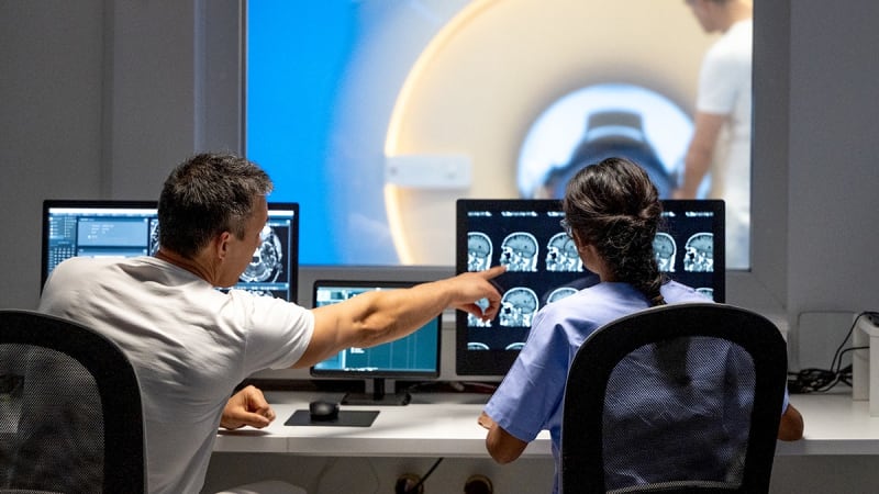 Red Light Therapy Protects Football Players' Brains - Image 5