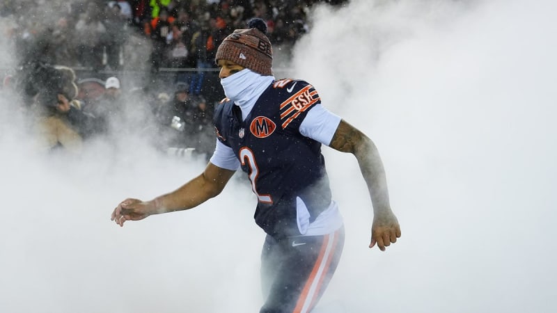 Jim Cornelison Unites Sold-Out Crowd at Bears Playoff Game - Image 4