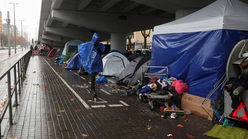 Spain Grants Legal Status to 500,000 Migrants - Image 4