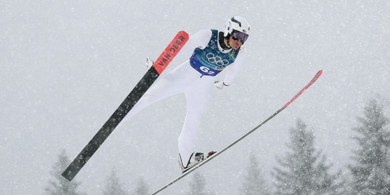 US Ski Jumper Hit by Leaf Blower, Completes Jump Anyway - Image 2