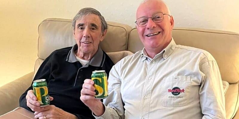 Man Flies 14,000 Miles for Final Beer with Dying Friend - Image 2