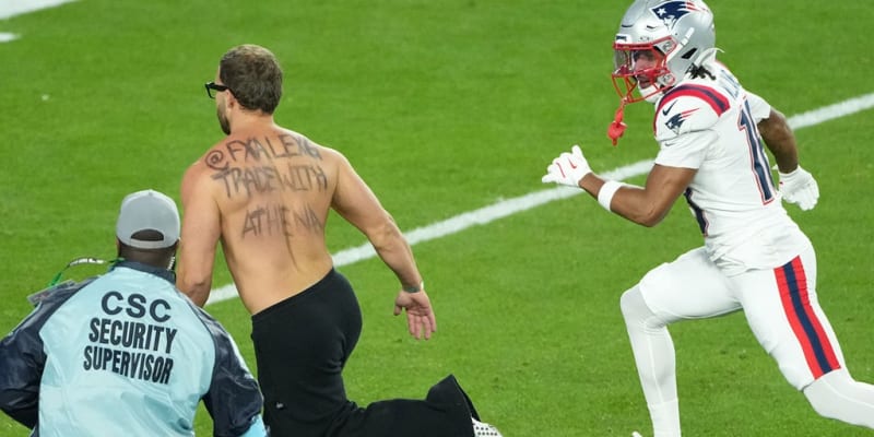 Patriots Rookie Helps Security Stop Super Bowl Field Invader - Image 2