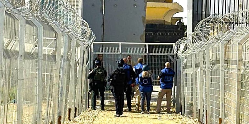 Rafah Crossing Reopens After Gaza Ceasefire Agreement - Image 2