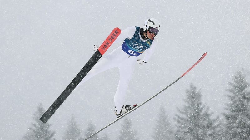 US Ski Jumper Hit by Leaf Blower, Completes Jump Anyway - Image 5