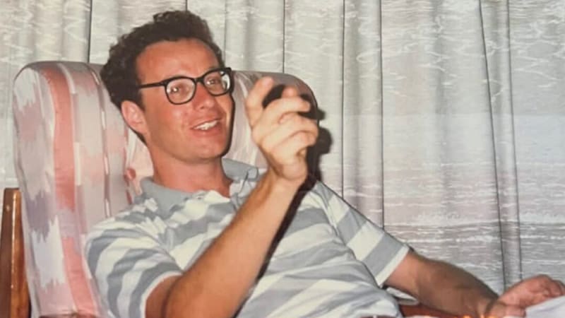 Man Flies 14,000 Miles for Final Beer with Dying Friend - Image 5