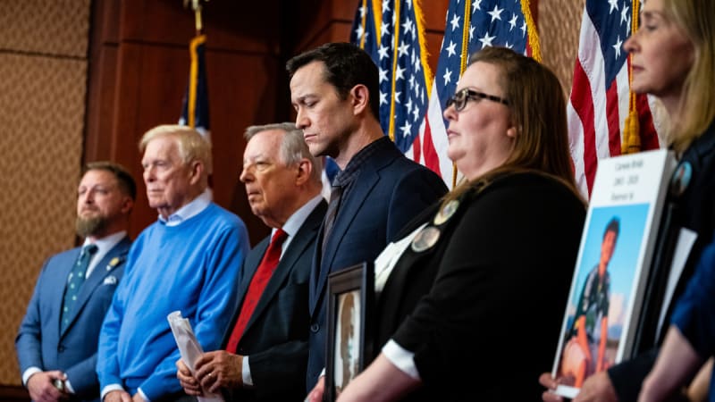 Joseph Gordon-Levitt Backs Bill to Protect Kids Online - Image 3