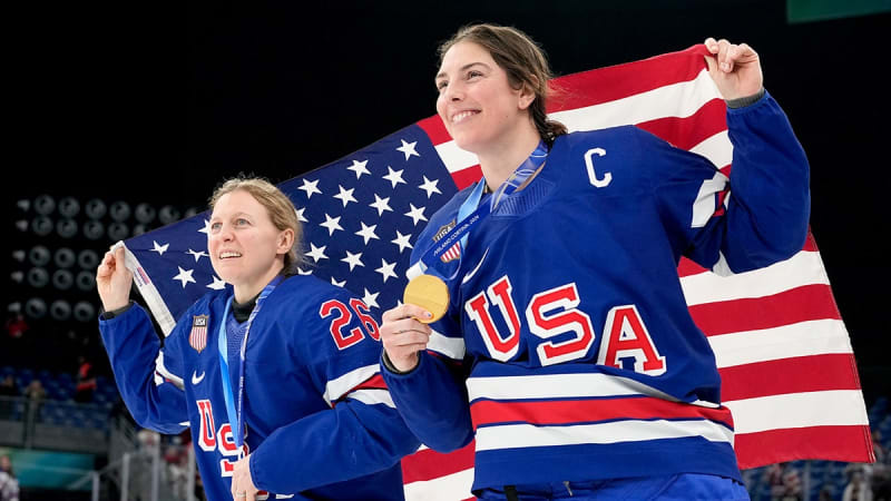 Team USA Women's Hockey Sings Anthem After Olympic Gold - Image 4