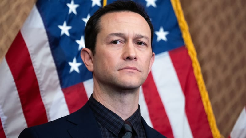 Joseph Gordon-Levitt Backs Bill to Protect Kids Online - Image 5