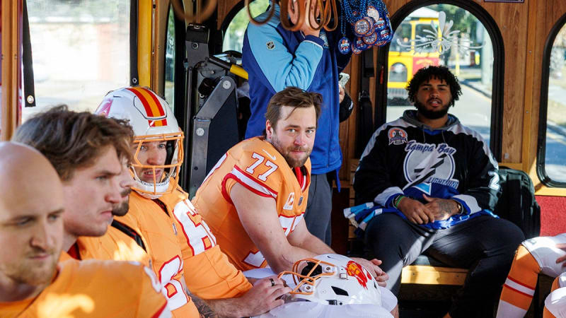 Hockey Meets Football in Epic Tampa Stadium Series Stunt - Image 4