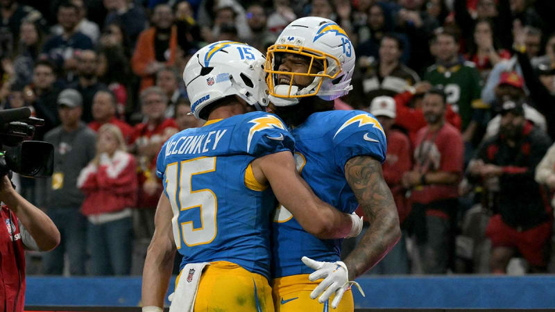 NFL Stars Celebrate Their On-Field Wingmen at Super Bowl - Image 4