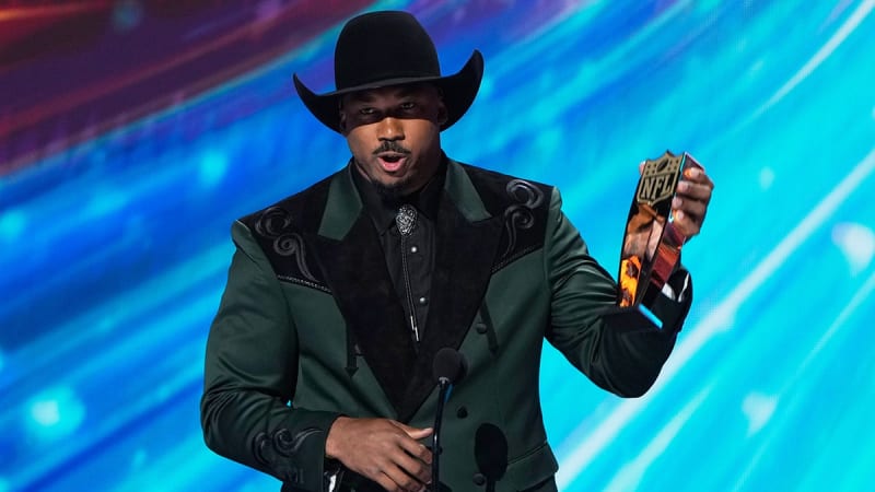 Myles Garrett Sets NFL Record with 23 Sacks in 2025 - Image 3
