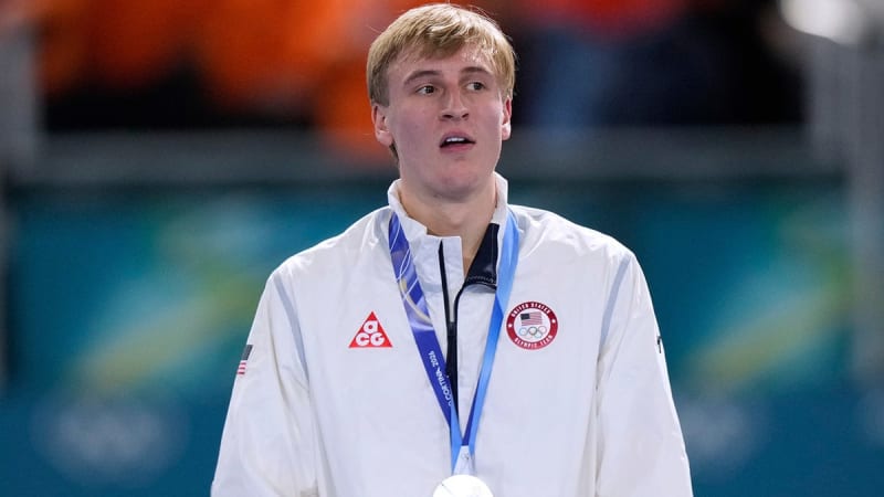 Jordan Stolz Wins Silver, Brings Home 3 Olympic Medals - Image 5