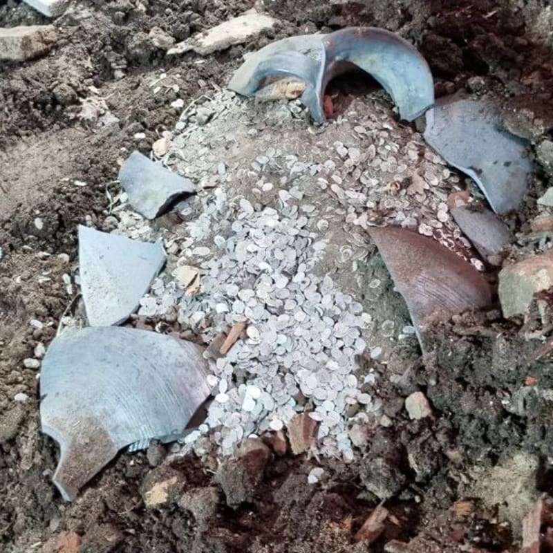 20,000 Silver Coins Found Hidden in Russian Merchant's House - Image 2