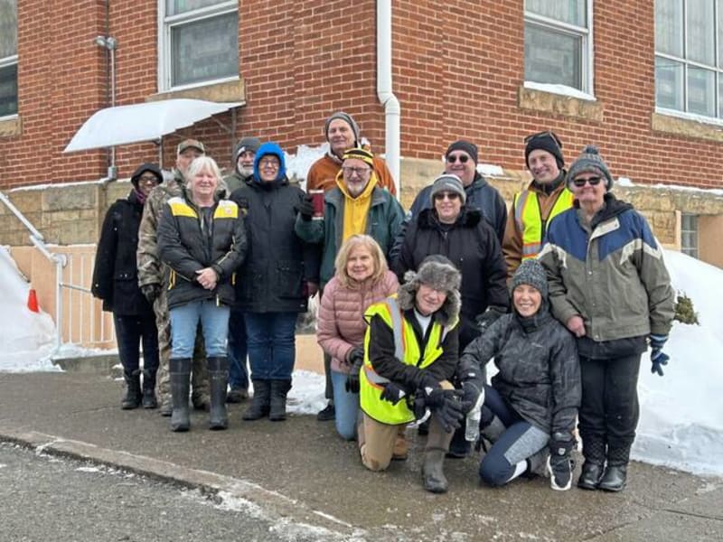 Volunteers Brave Snow and Cold to Feed 200+ Families - Image 3