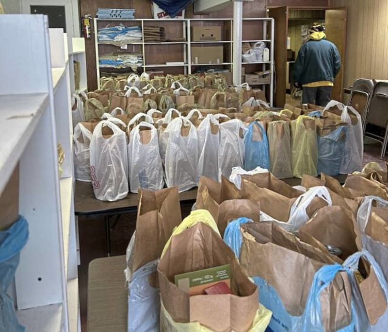 Volunteers Brave Snow and Cold to Feed 200+ Families - Image 2