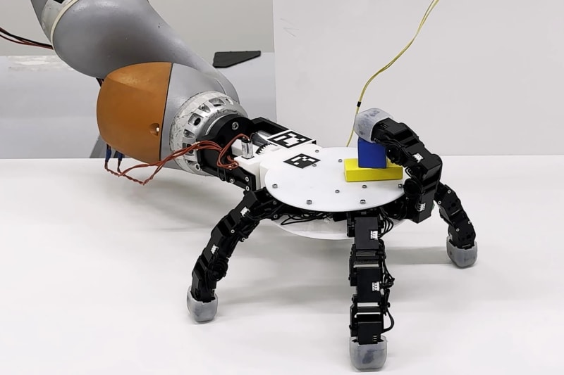 Robotic Hand Detaches, Crawls, and Beats Human Dexterity - Image 4