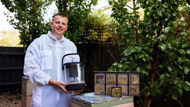 Firefighter's Beekeeping Kit Cuts Harvest Time by 90% - Image 2