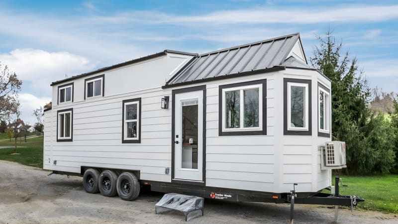 28-Foot Tiny House Fits Office, Guest Room and Storage - Image 2