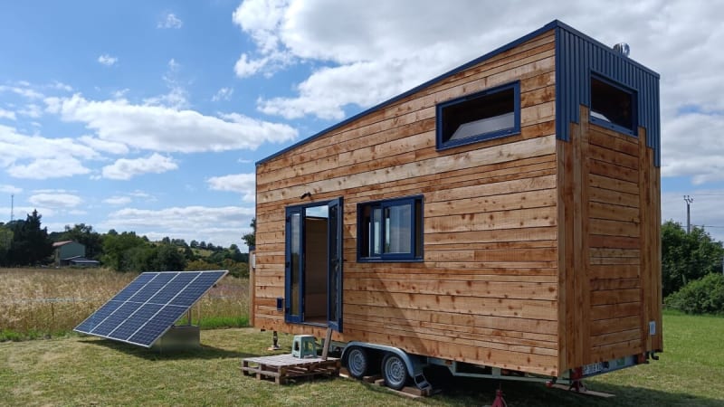 French Tiny House Lets Retiree Travel Off-Grid in 20 Feet - Image 2