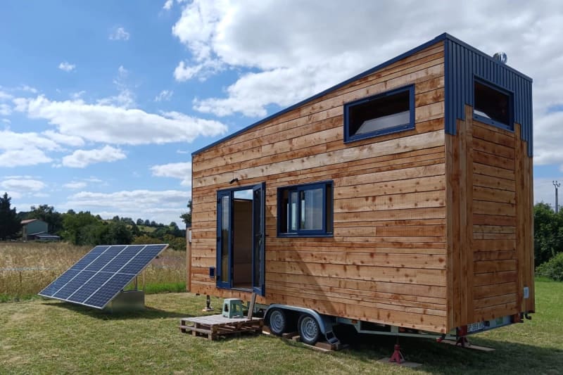 French Tiny House Lets Retiree Travel Off-Grid in 20 Feet - Image 3