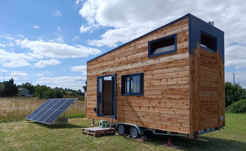French Tiny House Lets Retiree Travel Off-Grid in 20 Feet - Image 4