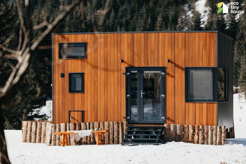 Romanian Tiny House Fits Two Bedrooms in Just 20 Feet - Image 3