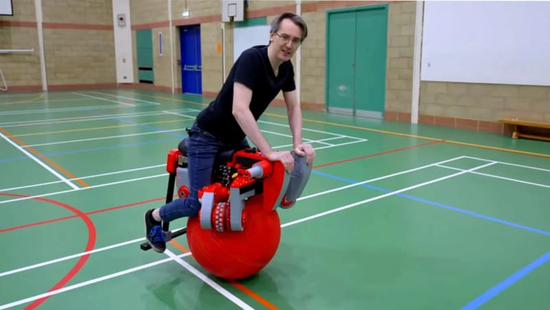 British Inventor Builds Electric Bike That Rides on One Ball - Image 4