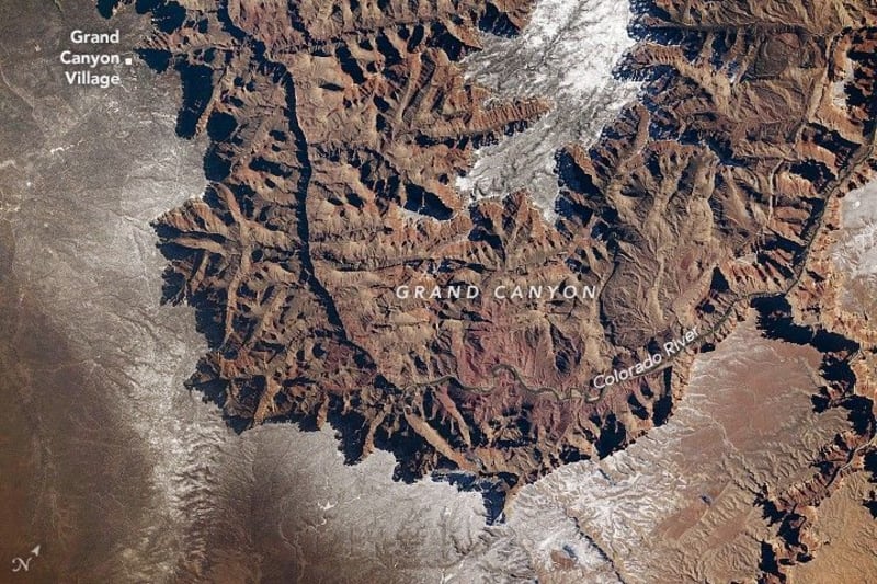 Astronauts Capture Snow-Dusted Grand Canyon's Optical Trick - Image 4