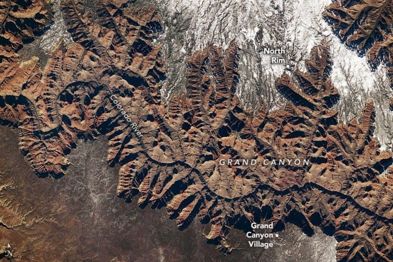 Astronauts Capture Snow-Dusted Grand Canyon's Optical Trick - Image 5