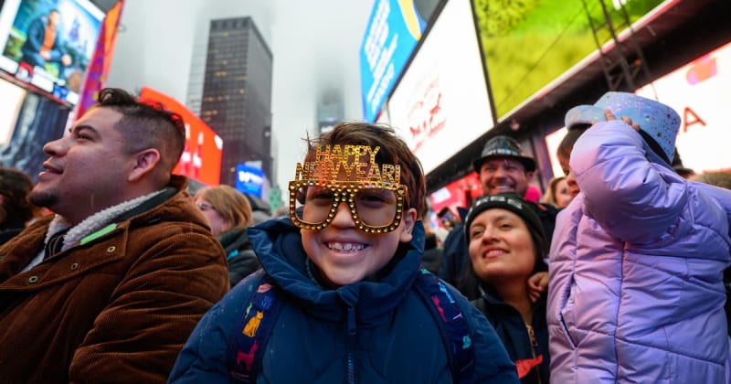 New Year's Eve 2025: Your Guide to Open Stores, Services, and Last-Minute Planning