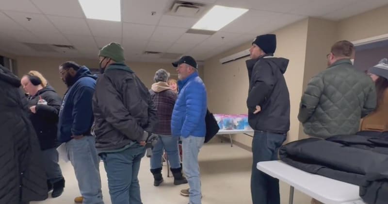 Metro Detroit Volunteers Brave Cold to Help Homeless
