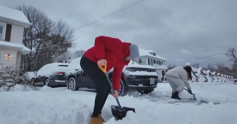 Snowstorm Sweeps Northeast as AI Revolution Transforms Home Life