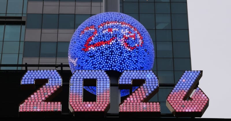 New Year's Day 2026: What's Open and Closed Nationwide