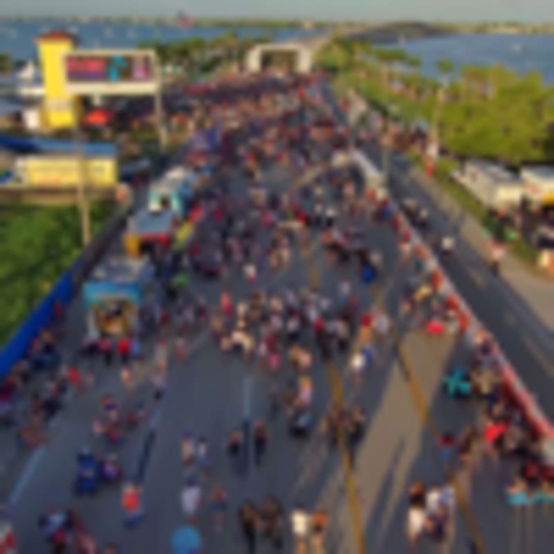 Fort Myers Rescue Swimmers Save Two from Sinking Car in Heroic Pond Rescue - Image 3