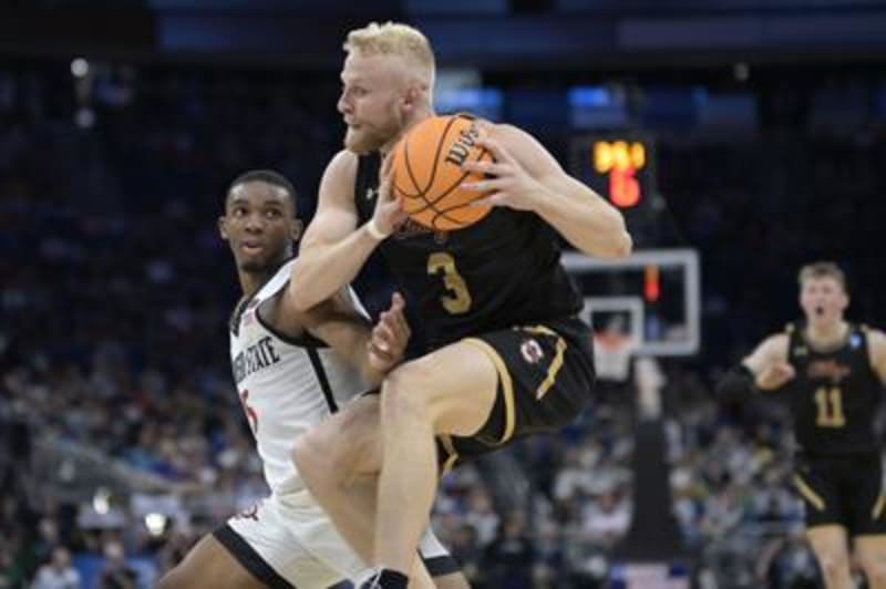 Hoops Star Shoots for Record to Help Friend Fight Cancer - Image 3