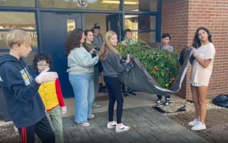 Virginia Students Break World Record With 881 Peppers - Image 5