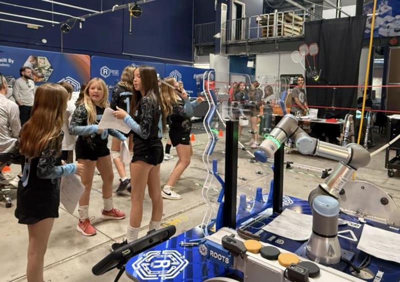 Venice Volleyball Team Learns Robotics Through Play - Image 4