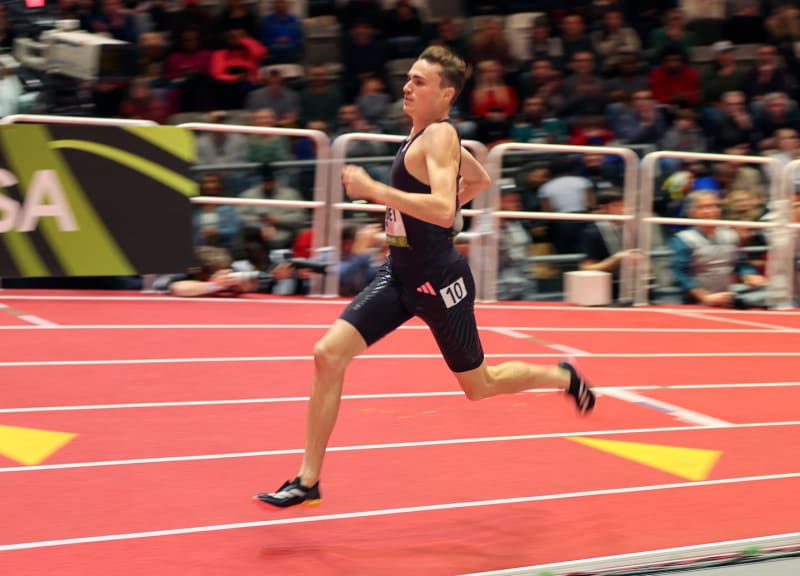 Two Americans Break 17-Year Indoor 2,000m World Record