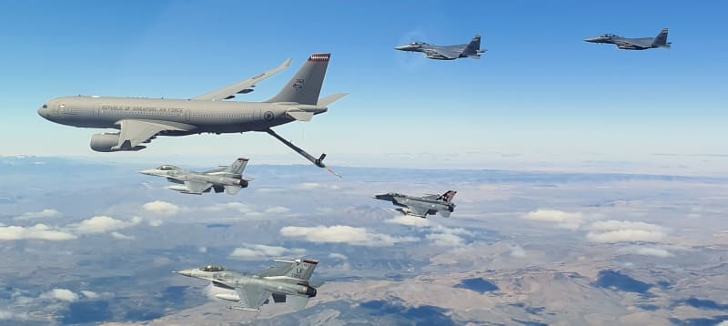 Singapore Achieves World's First Auto Aerial Refueling
