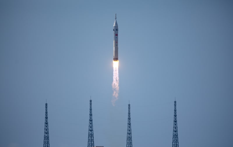 China Lands Reusable Rocket After Moon Capsule Safety Test - Image 2