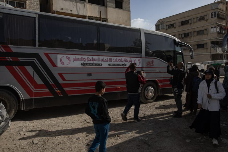 Gaza Aid Crossing Reopens After Brief Closure - Image 2