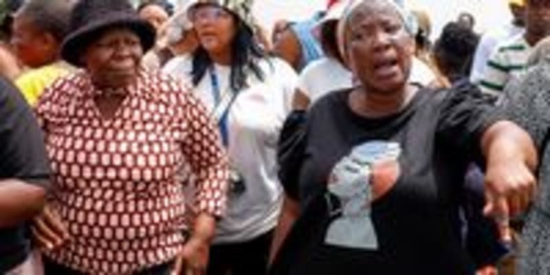 Nelson Mandela Bay Police Stop Taxi With 40 Kids Inside - Image 4