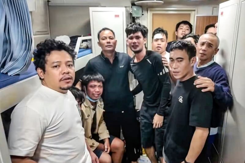 Chinese Coast Guard Rescues 15 Filipino Sailors at Sea - Image 2